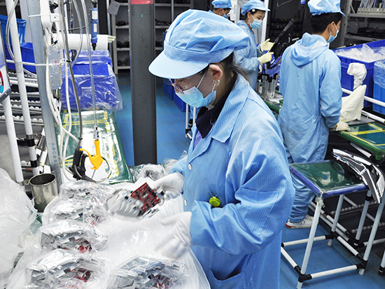 組(zu)裝車間(jian)