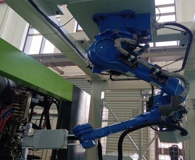 日本(ben)安川GP50機(ji)器人